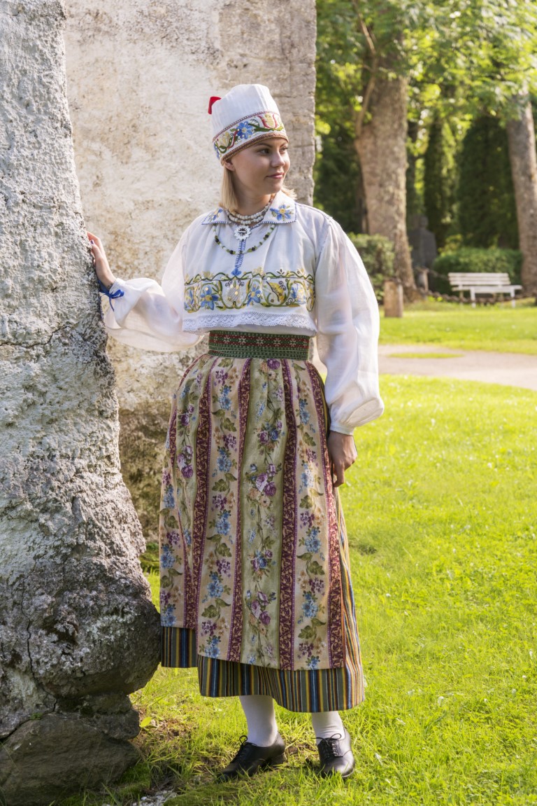 Folk costumes - Aale
