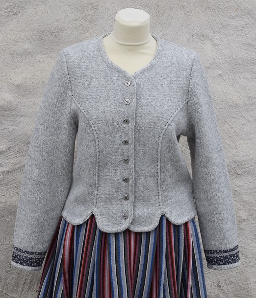 Kaunistustega hall kampsun